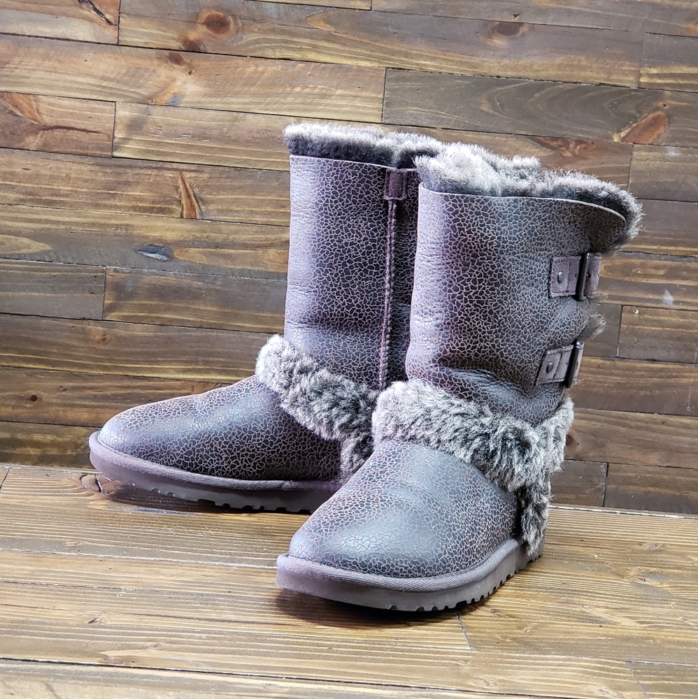 Ugg Women Skylah Sheepskin Boots US 6